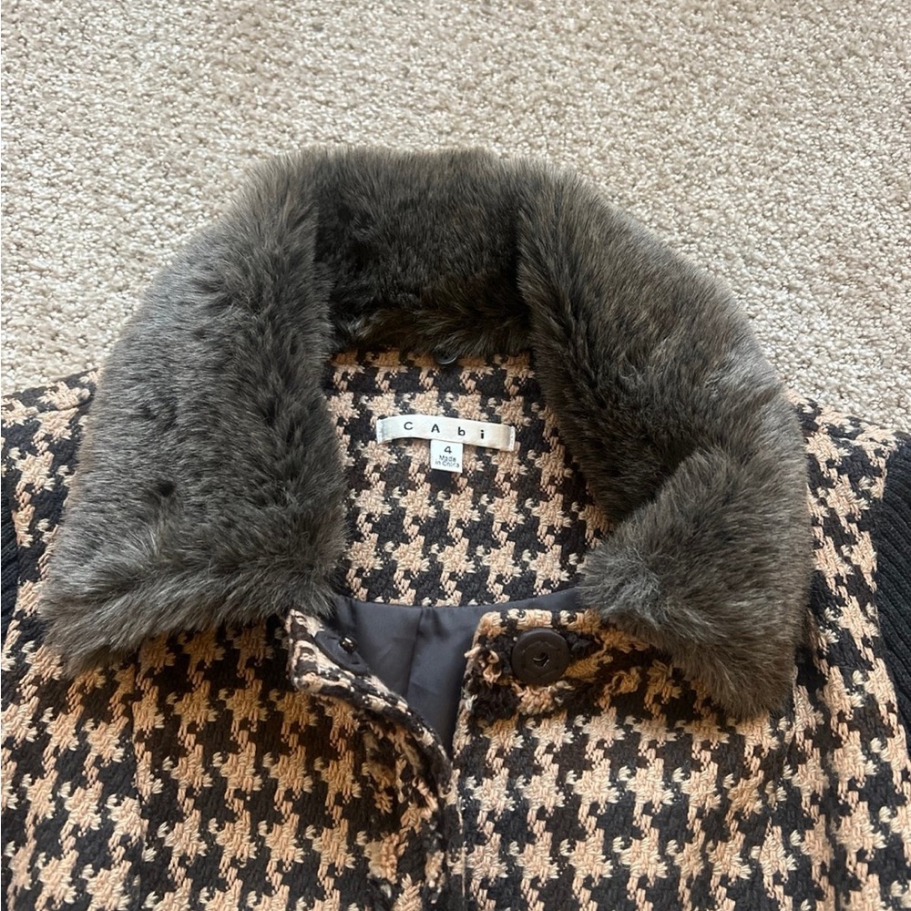 CAbi Women's Houndstooth Jacket with Faux Fur Collar - Picture 4 of 9